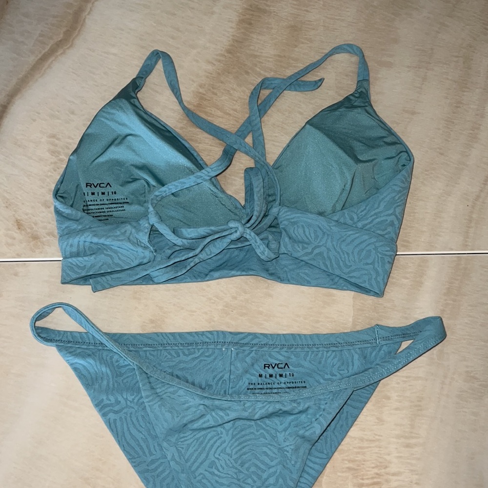 Bikini - Picture 2 of 2